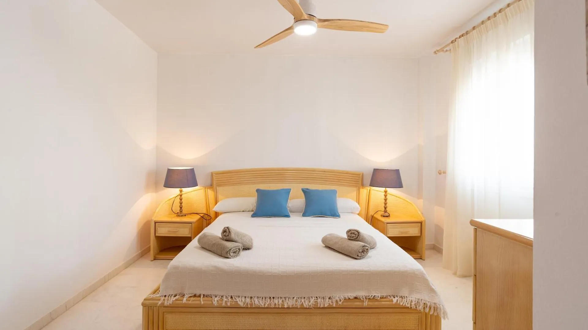 Villa Valentina - Renovated On Los Alamos Beach Torremolinos Spanje