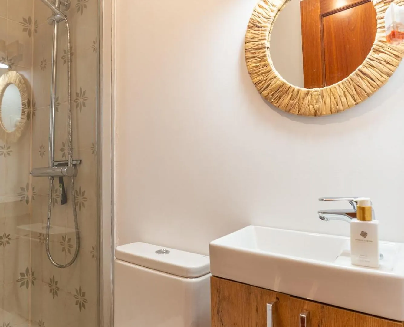 Villa Valentina - Renovated On Los Alamos Beach Torremolinos Spanje