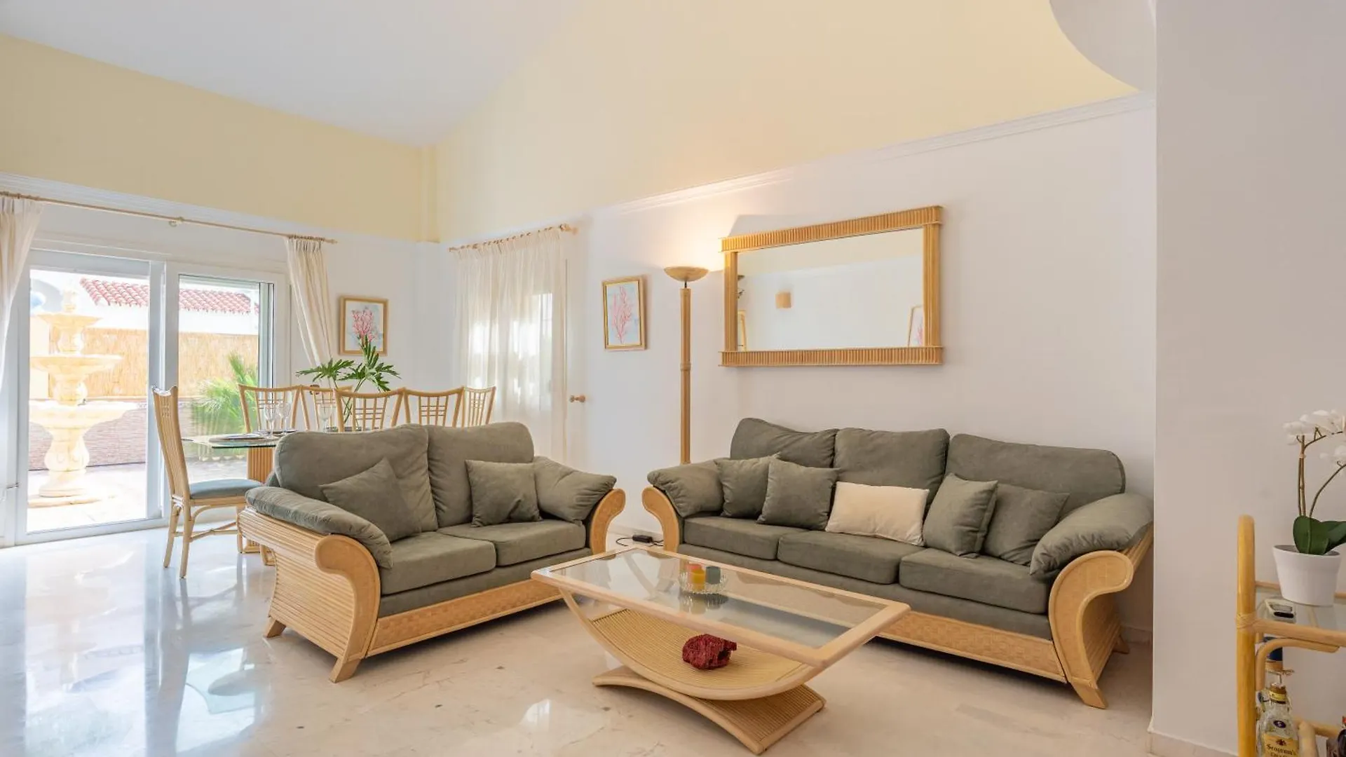 Villa Valentina - Renovated On Los Alamos Beach Torremolinos Spanje
