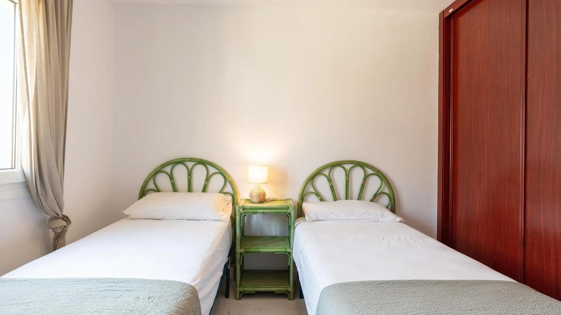 Villa Valentina - Renovated On Los Alamos Beach Torremolinos Spain